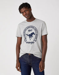 MĘSKI T-SHIRT WRANGLER SS AMERICANA TEE MID GREY MEL  W7AGD3X37