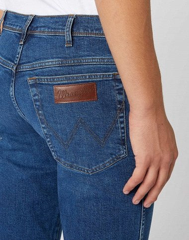 MĘSKIE SPODNIE JEANSOWE WRANGLER TEXAS SLIM GAME ON W12ST112E