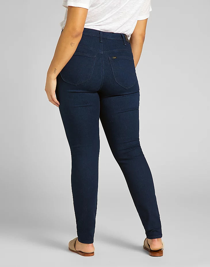 Damskie spodnie jeansowe LEE Super High Scarlett DARK EVITA L32GPVYY