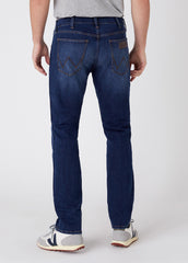 MĘSKIE SPODNIE JEANSOWE WRANGLER GREENSBORO DARK STORM W15QLP36N