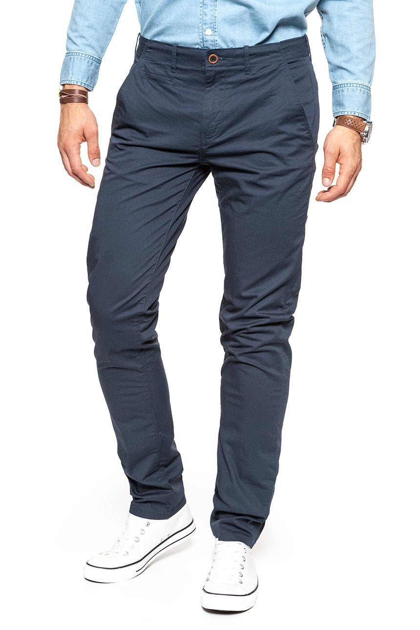 MĘSKIE SPODNIE MATERIAŁOWE WRANGLER CHINO NAVY W14LOO49I