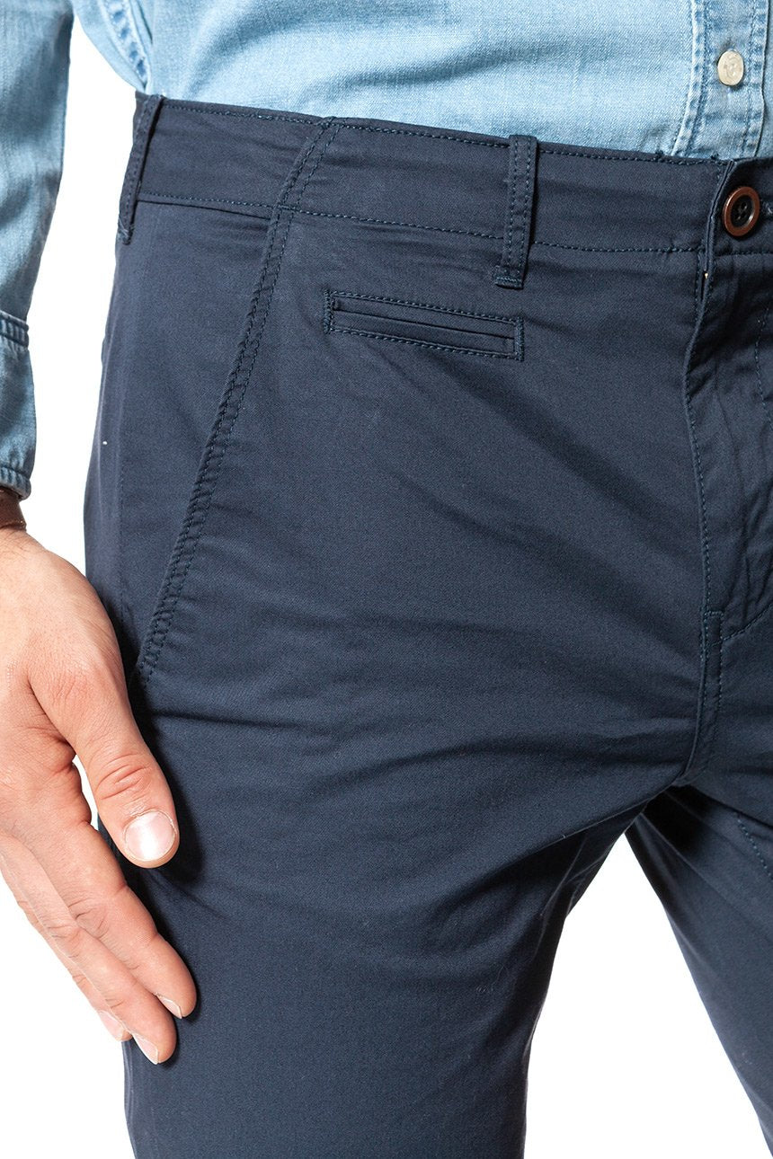 MĘSKIE SPODNIE MATERIAŁOWE WRANGLER CHINO NAVY W14LOO49I