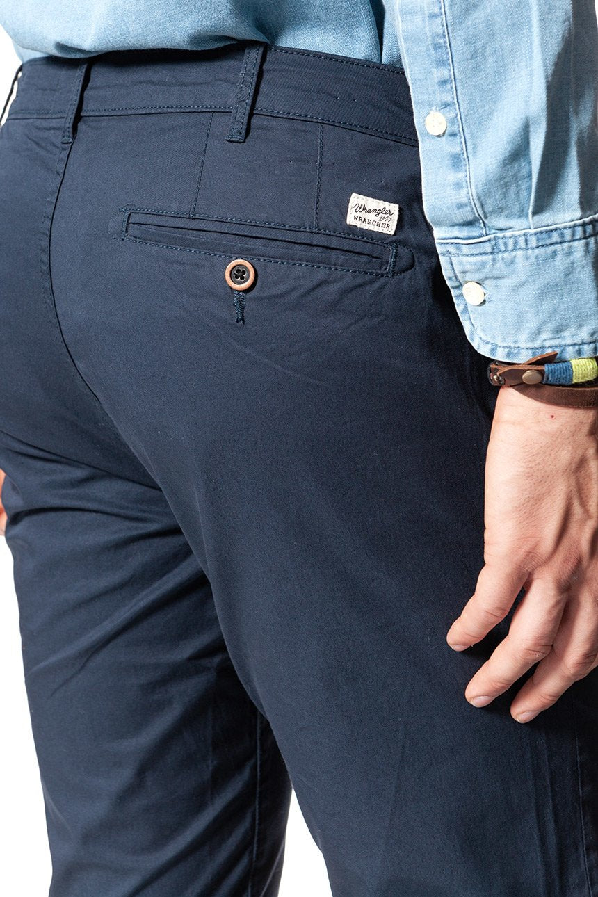 MĘSKIE SPODNIE MATERIAŁOWE WRANGLER CHINO NAVY W14LOO49I