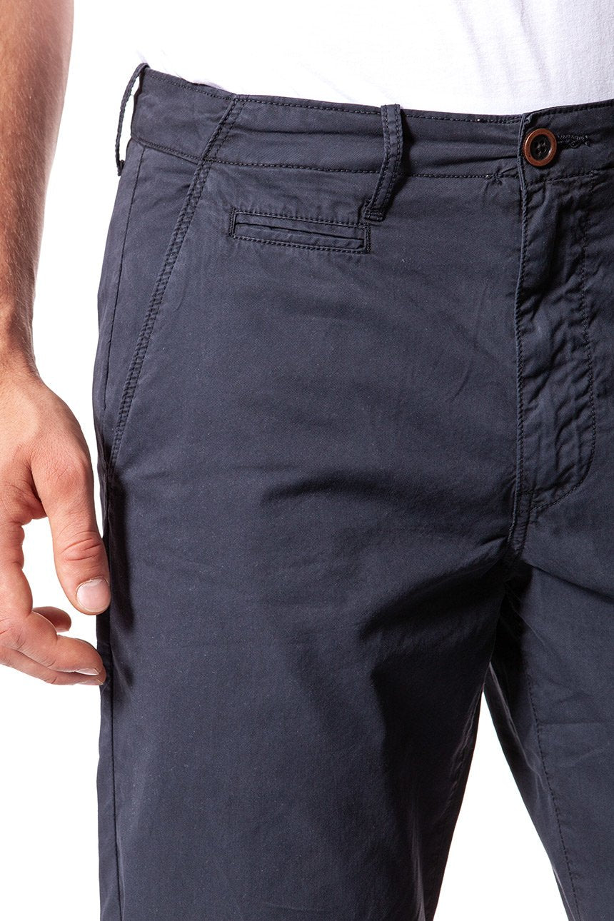 KRÓTKIE SPODENKI WRANGLER CHINO SHORTS NAVY W14MLL49I