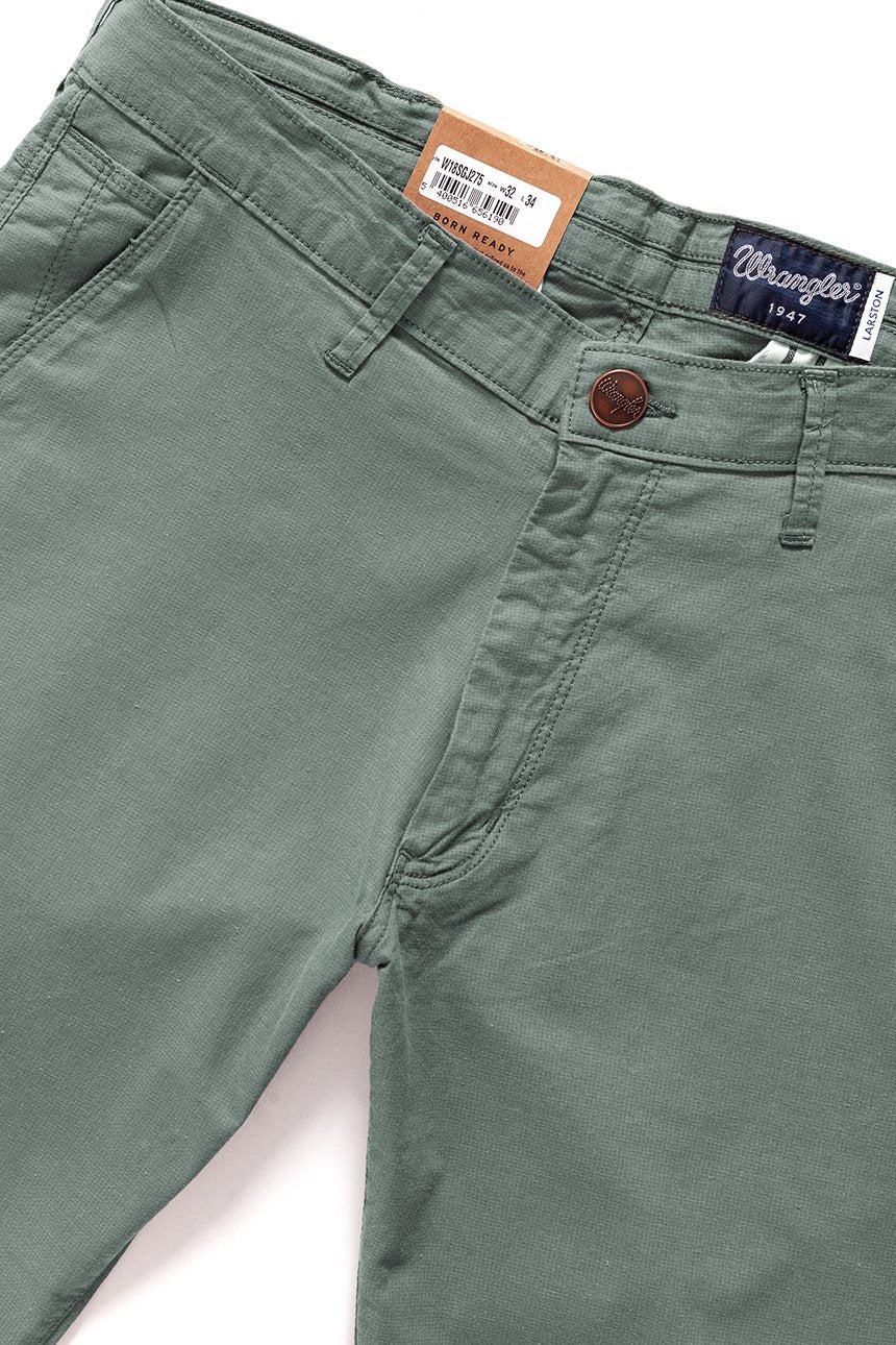 WRANGLER SPODNIE MĘSKIE LARSTON DUSTY OLIVE W18SGJ275