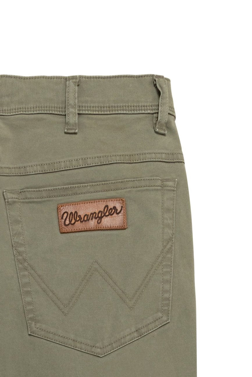 WRANGLER TEXAS STRETCH MĘSKIE SPODNIE MATERIAŁOWE SEA TURTLE W121Y6G31