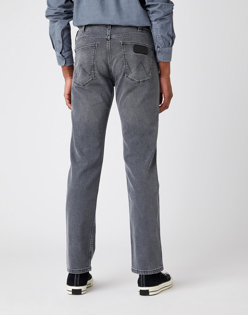 MĘSKIE SPODNIE JEANSOWE WRANGLER GREENSBORO GREY ACE W15Q3051U