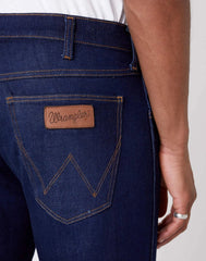 MĘSKIE SPODNIE JEANSOWE WRANGLER GREENSBORO DARK FEVER W15QQ892G