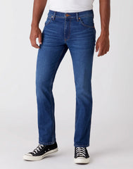 MĘSKIE SPODNIE JEANSOWE WRANGLER GREENSBORO FORST BITE W15QU858J