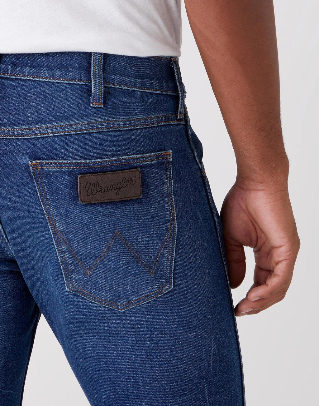 MĘSKIE SPODNIE JEANSOWE WRANGLER GREENSBORO FORST BITE W15QU858J