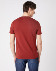 MĘSKI T-SHIRT WRANGLER SS MOTEL TEE RUSTY BROWN W7G3D3H11