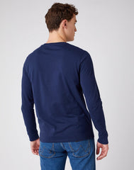 MĘSKI LONGSLEEVE WRANGLER LS AMERICANA TEE NAVY W7J5D3114