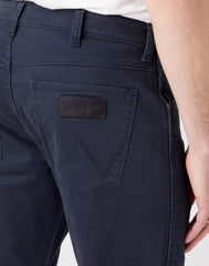 WRANGLER GREENSBORO MĘSKIE SPODNIE JEANSOWE DARK NAVY W15Q71XAE