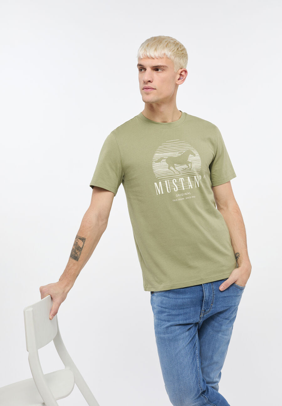 MUSTANG ALEX C PRINT MĘSKI T-SHIRT KOSZULKA LOGO NADRUK OIL GREEN 1013803 6273