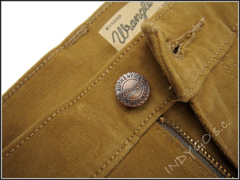 MĘSKIE SPODNIE MATERIAŁOWE WRANGLER TEXAS STRETCH NUT W1213235P      $