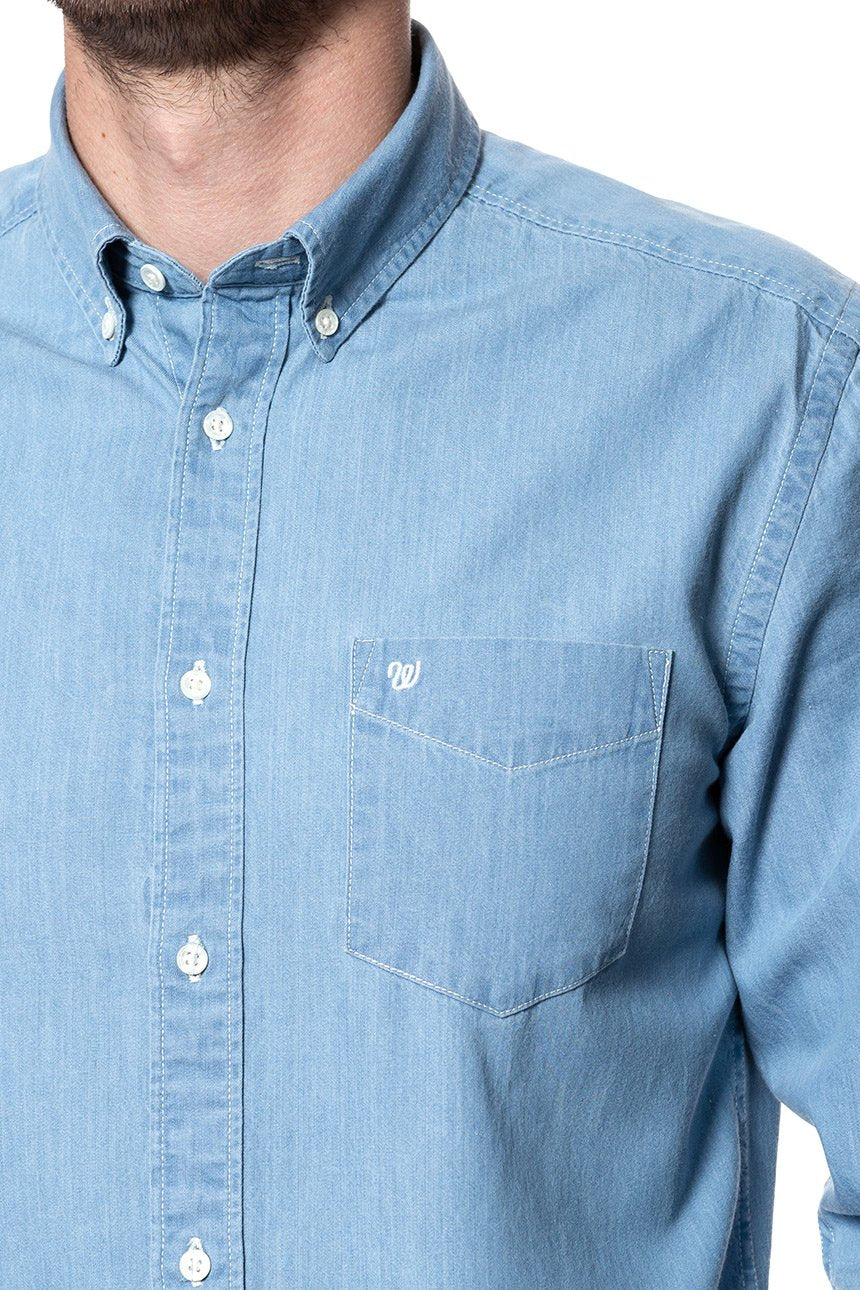 KOSZULA JEANSOWA MĘSKA WRANGLER L/S 1PKT BUTTON-DOWN LIGHT INDIGO W58838S4E