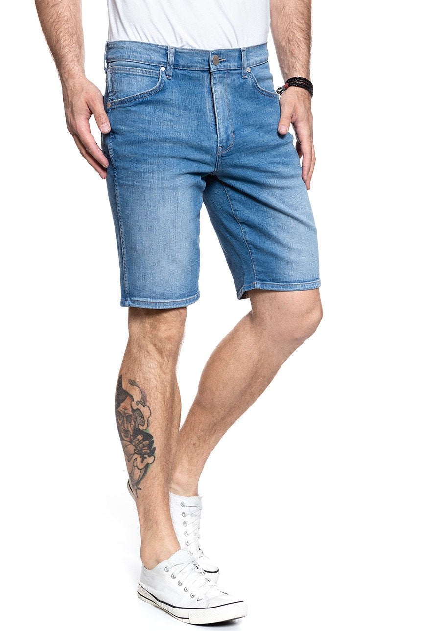 KRÓTKIE SPODENKI WRANGLER DENIM SHORT CHARGED BLUE W14CNW18W