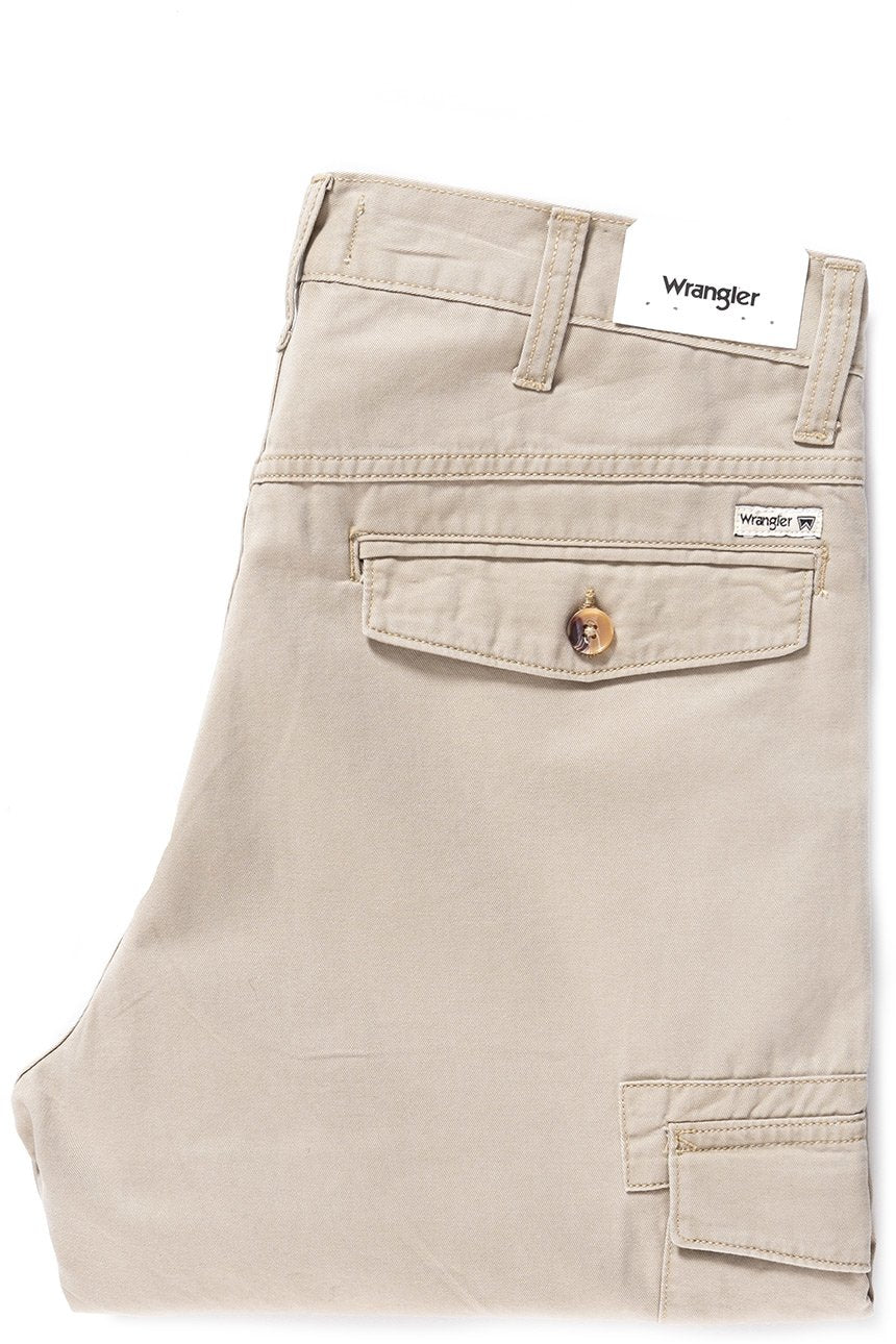 KRÓTKIE SPODENKI WRANGLER CARGO SHORT CAMEL WASHED W15DHC49J