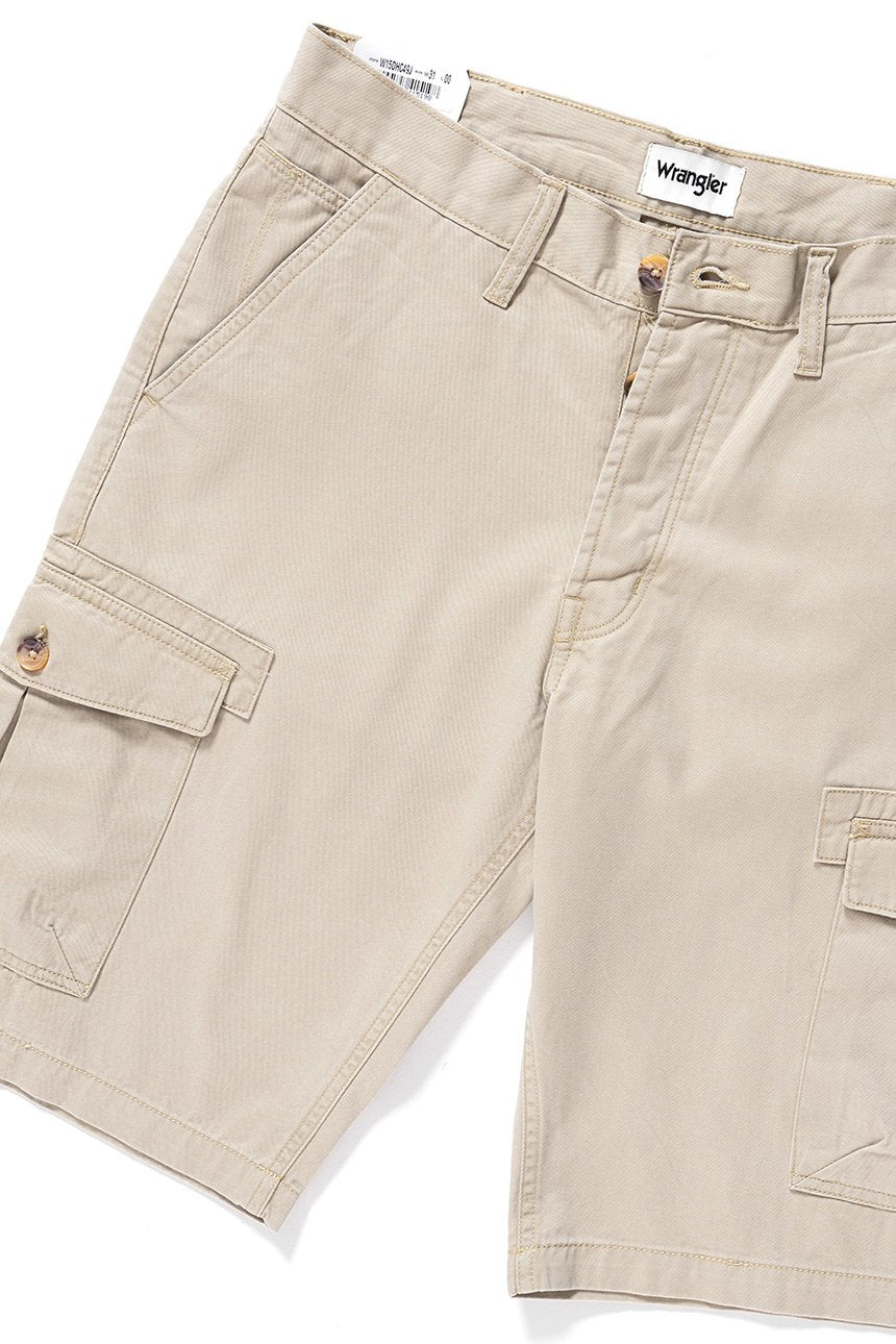 KRÓTKIE SPODENKI WRANGLER CARGO SHORT CAMEL WASHED W15DHC49J