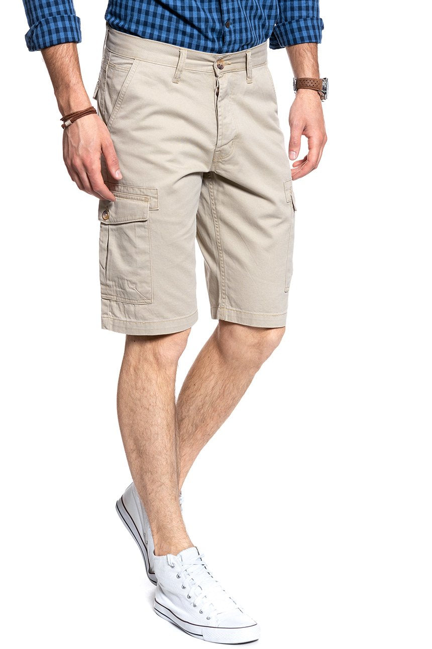 KRÓTKIE SPODENKI WRANGLER CARGO SHORT CAMEL WASHED W15DHC49J