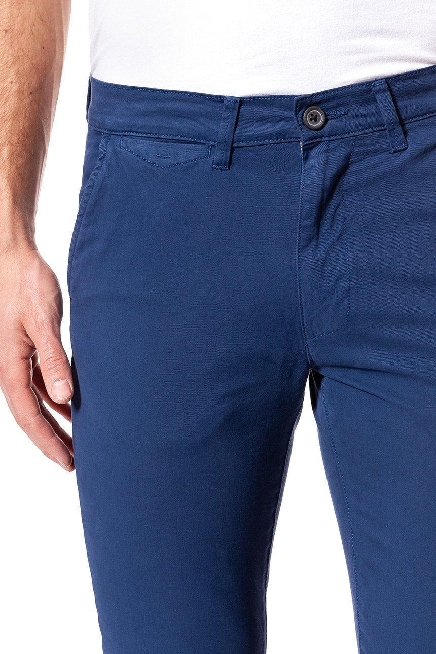 WRANGLER SPODNIE MĘSKIE CHINO BLUE DEPTHS W16LHB13Y