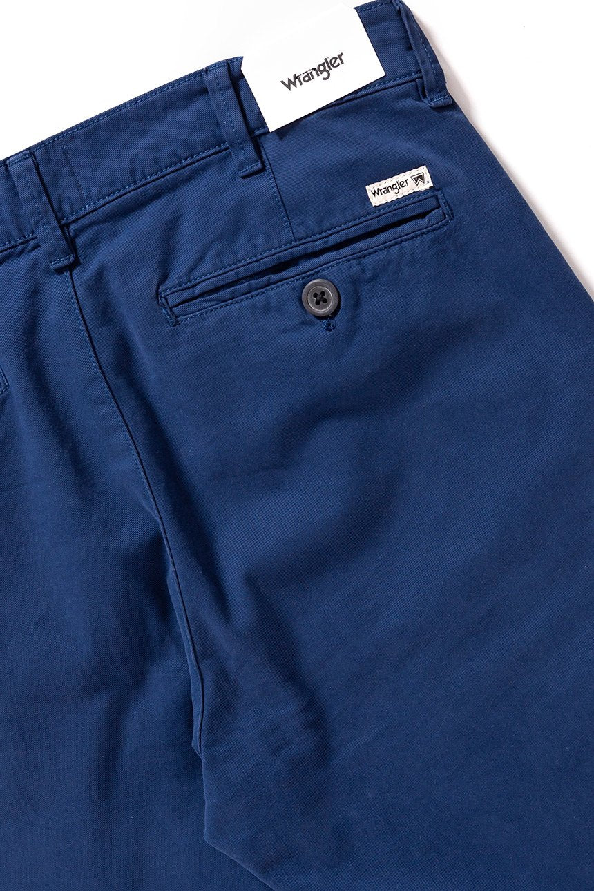 WRANGLER SPODNIE MĘSKIE CHINO BLUE DEPTHS W16LHB13Y