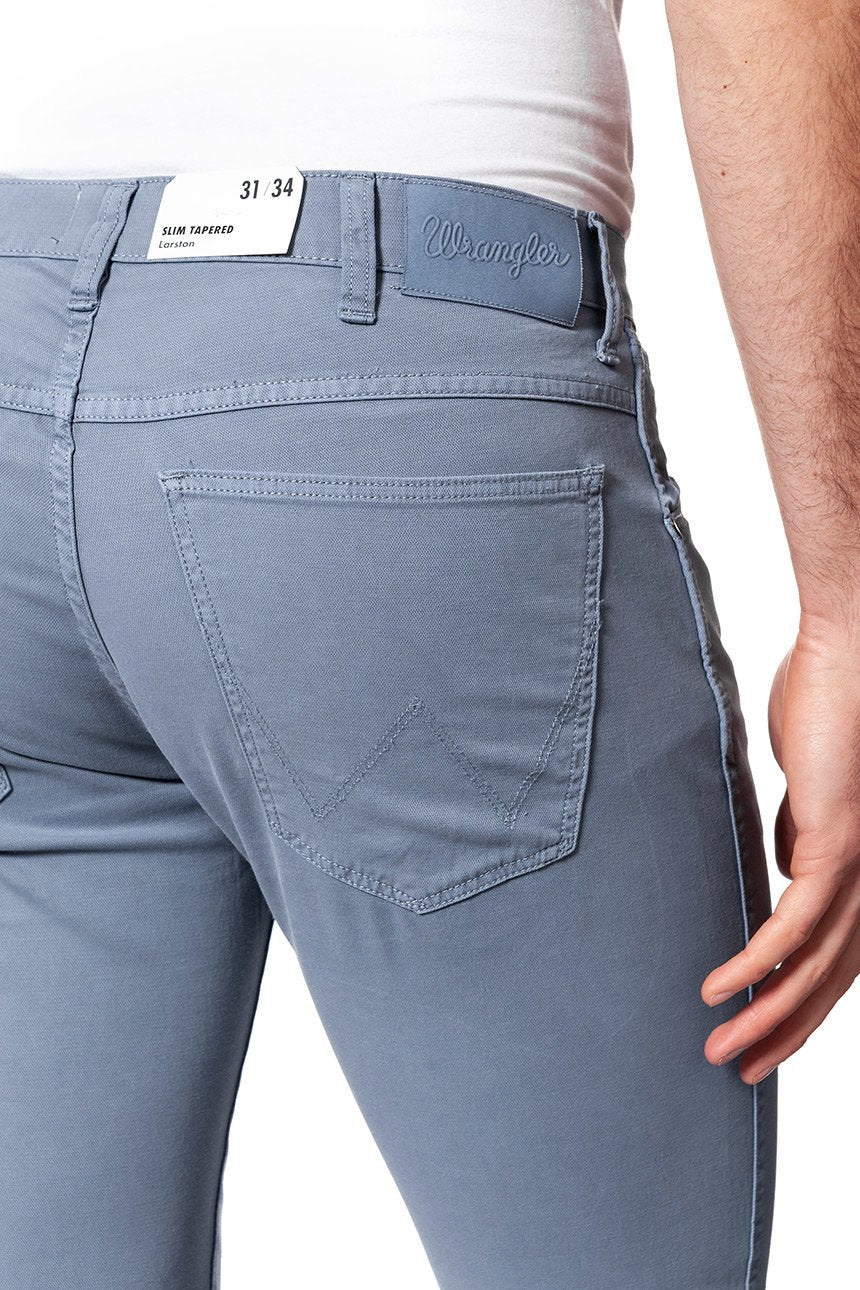 WRANGLER SPODNIE MĘSKIE LARSTON FLINTSTONE BLUE W18SHD13F