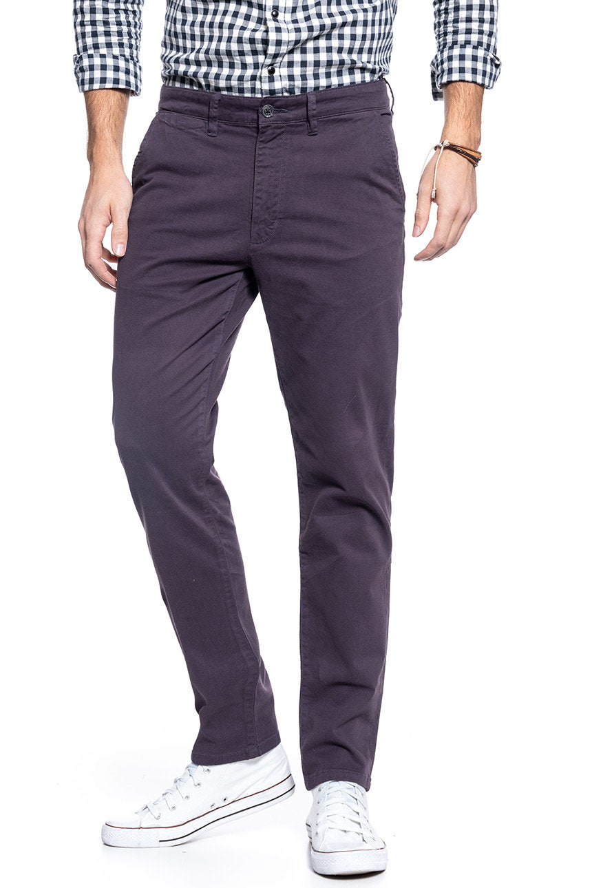 WRANGLER SPODNIE MĘSKIE CHINO AUBERGINE W16LRN450