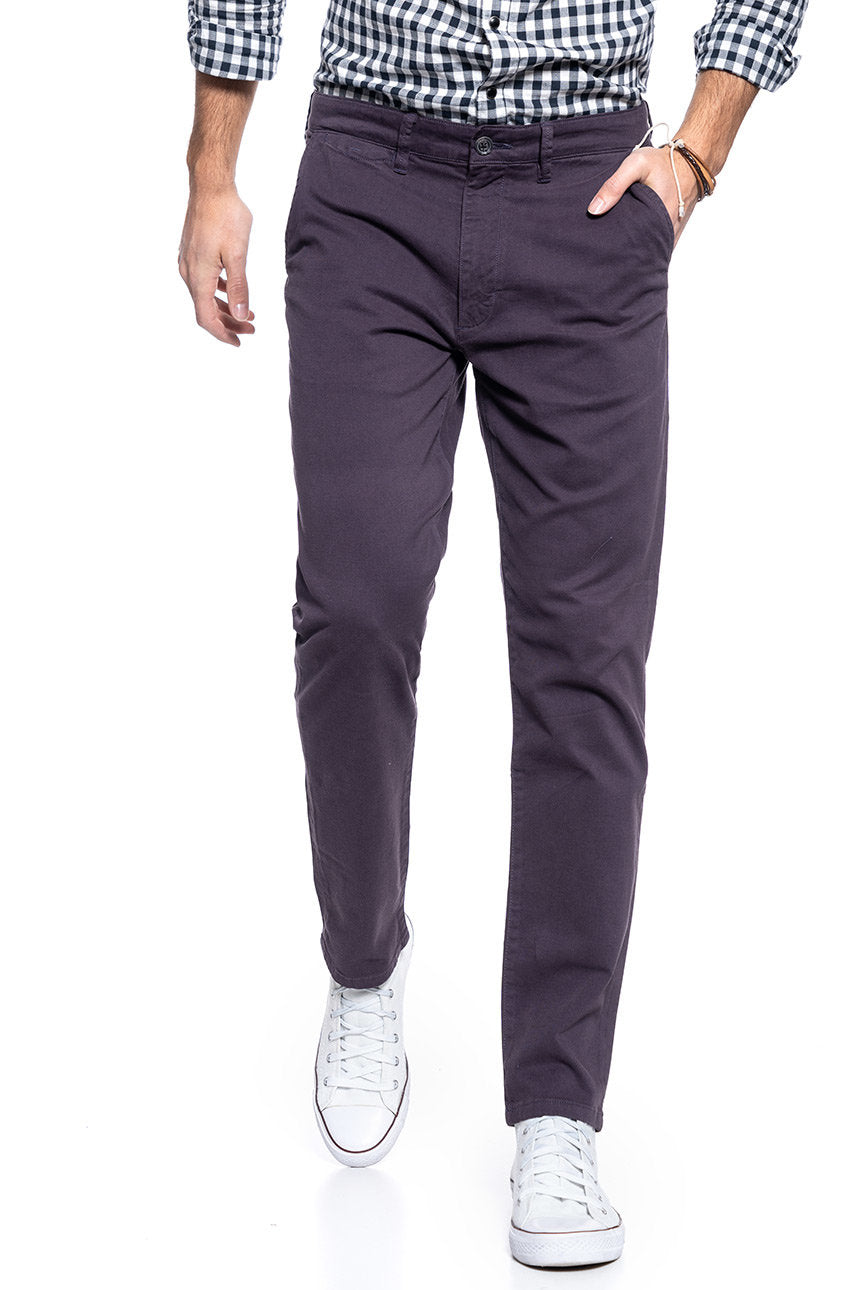 WRANGLER SPODNIE MĘSKIE CHINO AUBERGINE W16LRN450