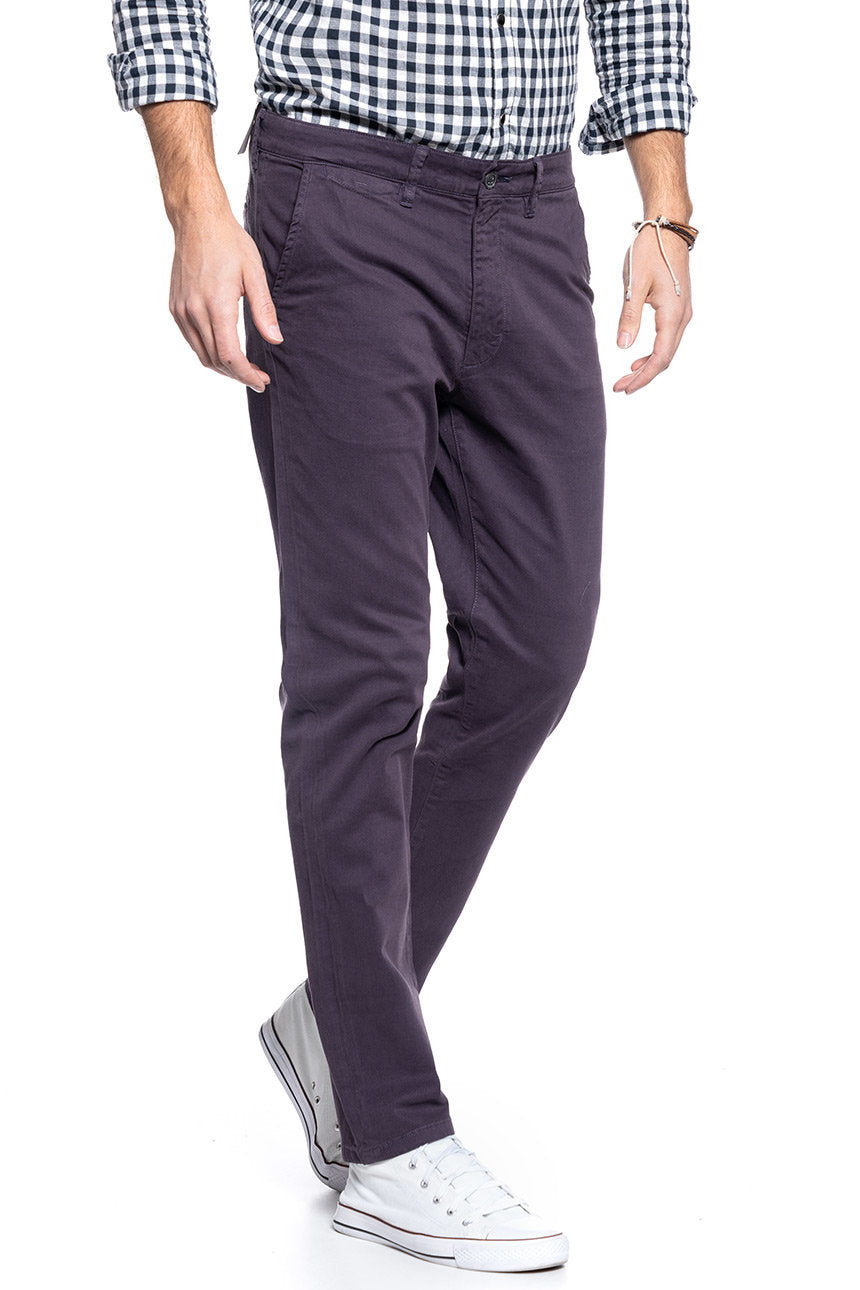 WRANGLER SPODNIE MĘSKIE CHINO AUBERGINE W16LRN450