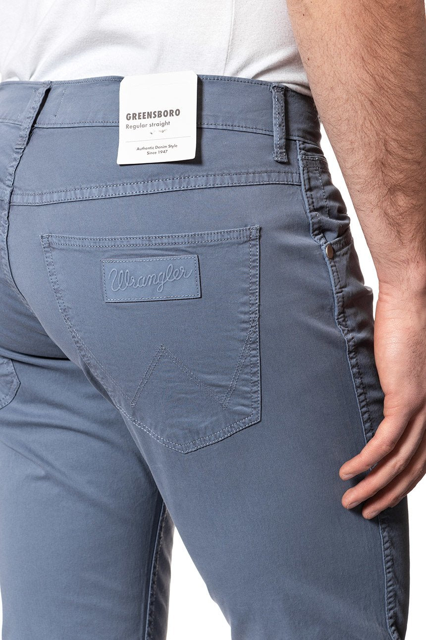 WRANGLER SPODNIE MĘSKIE GREENSBORO FLINSTONE BLUE W15QMM13F