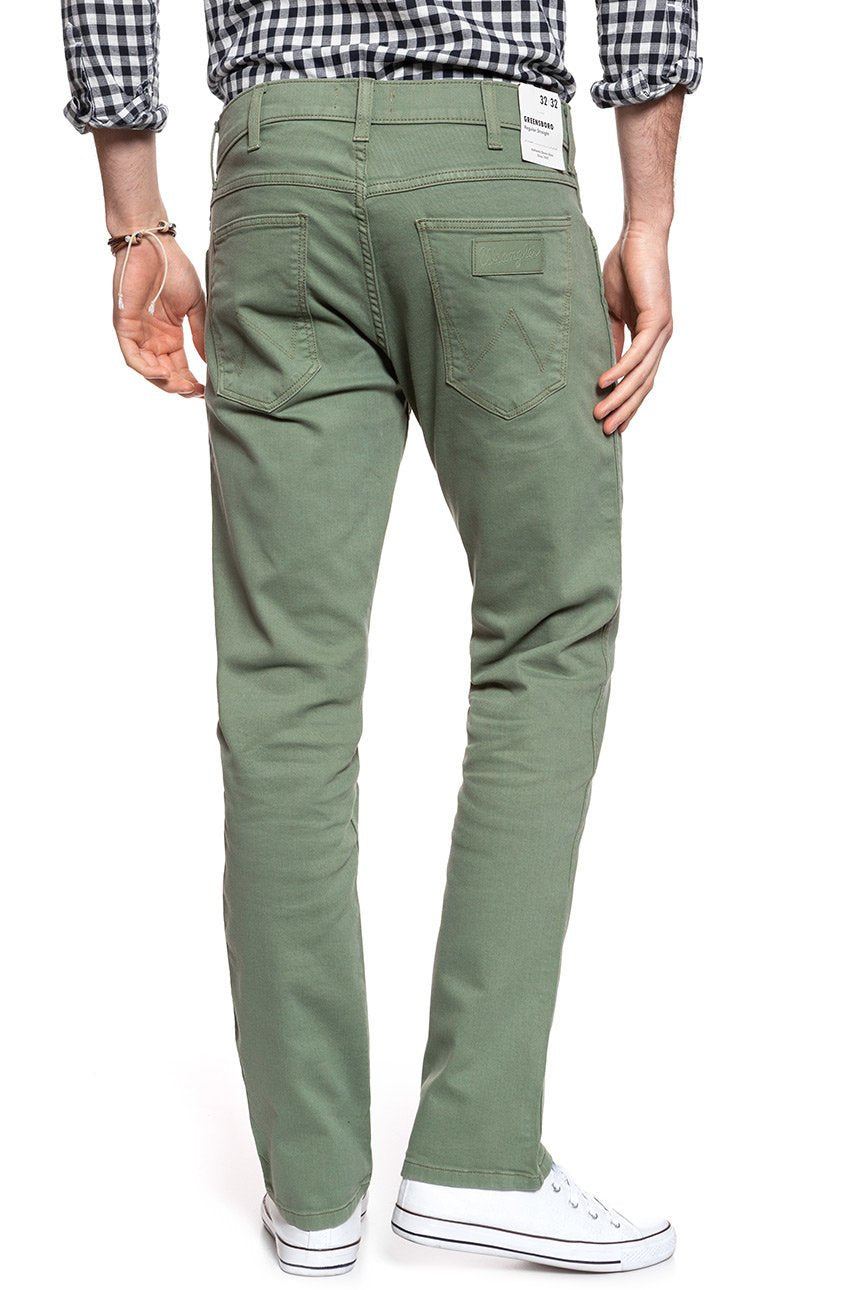 WRANGLER SPODNIE MĘSKIE GREENSBORO GREEN SAGE W15QSB22J